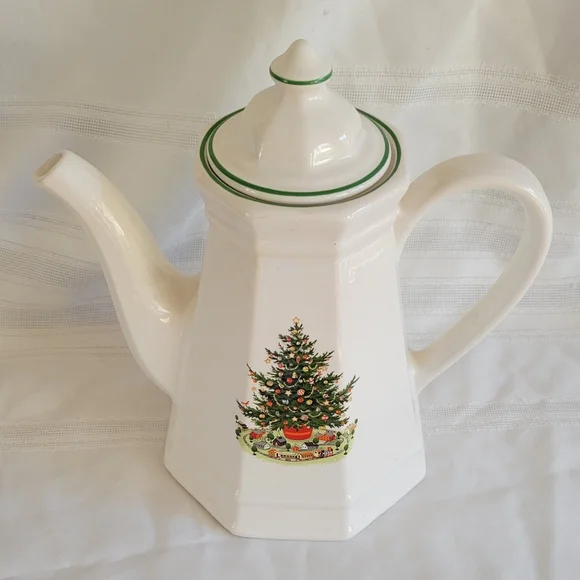 Christmas Heritage Tea/Coffee Set - Picture 2 of 8